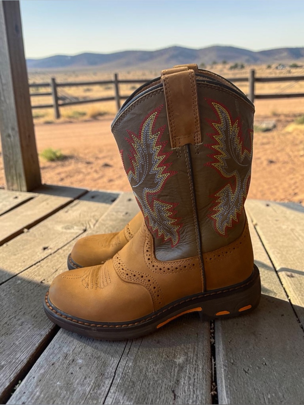 Boys Ariat Workhog Pull On Western Cowboy Boot.